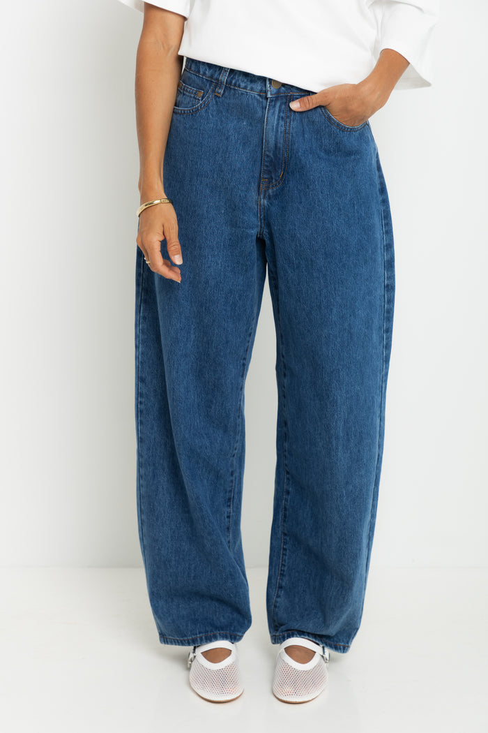 Bodhi Barrel Denim Jeans - Mid Blue Wash - The Self Styler Exclusive - The Self Styler