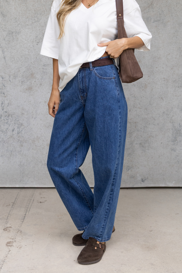 Bodhi Barrel Denim Jeans - Mid Wash Blue