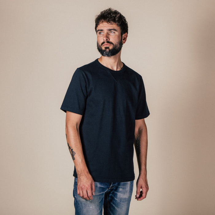 BT-06 GUSSET TEE black extra heavy jersey