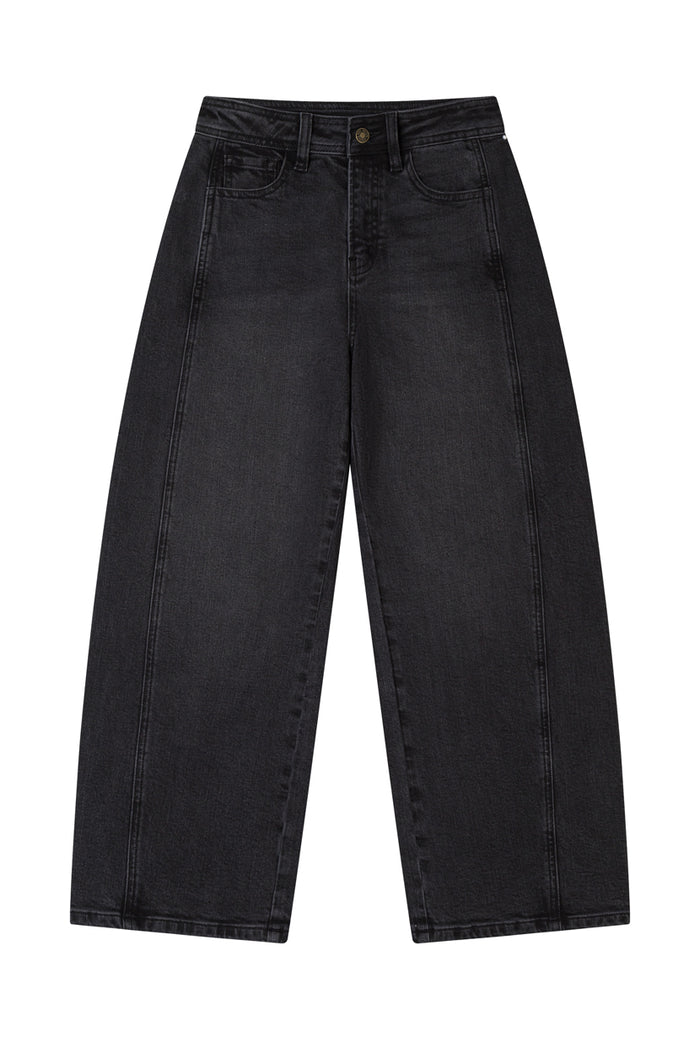 Petite Studio's Evie Mid-Rise Barrel Jeans in Black