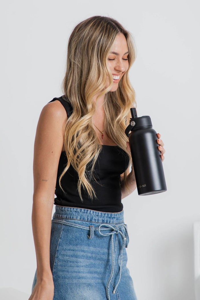 Flynn 1L Water Bottle - Black- Suni and Sol - The Self Styler
