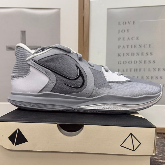 Nike Giannis Freak 6 TB men's basketball shoes in wolf grey, black, and white, featuring Nike branding and sporty design.