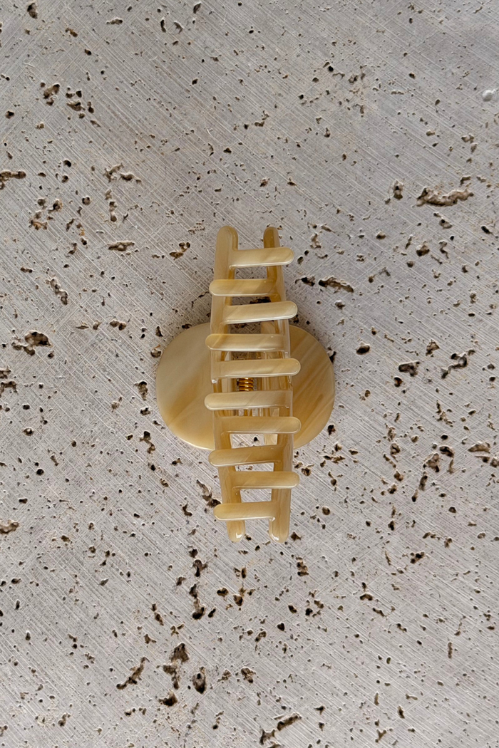 Leah Acetate Loop Hair Claw Clip - Caramel - The Self Styler