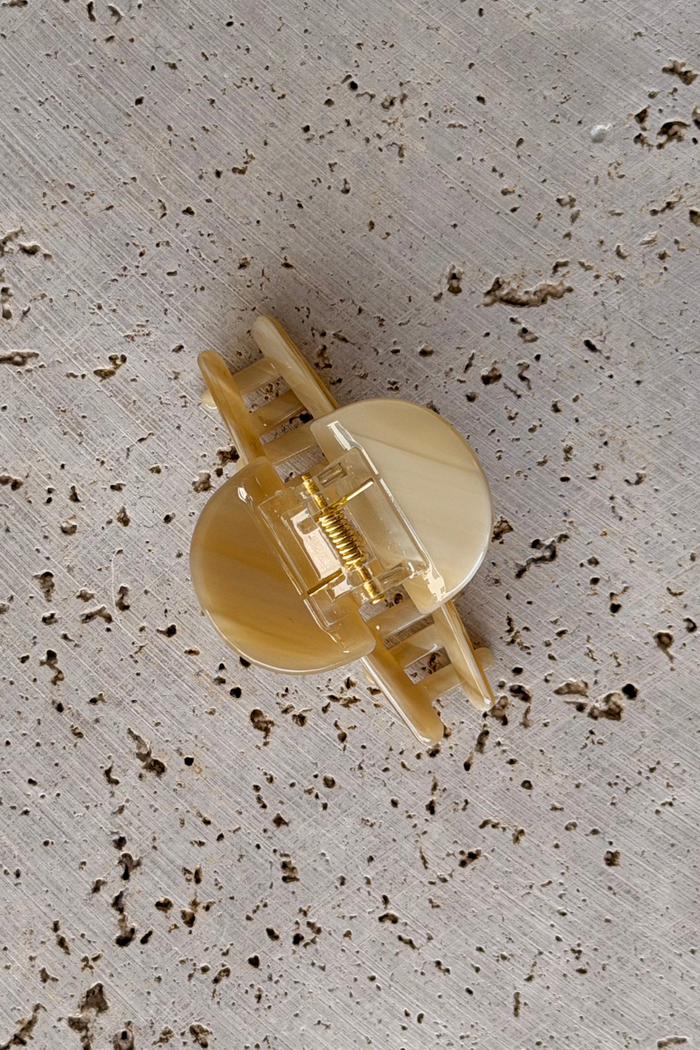 Leah Acetate Loop Hair Claw Clip - Caramel - The Self Styler
