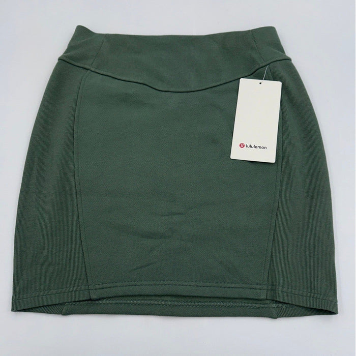 Lululemon Scuba HR mini skirt in high-rise stretch fabric, women's small size, in a sleek, fitted style.