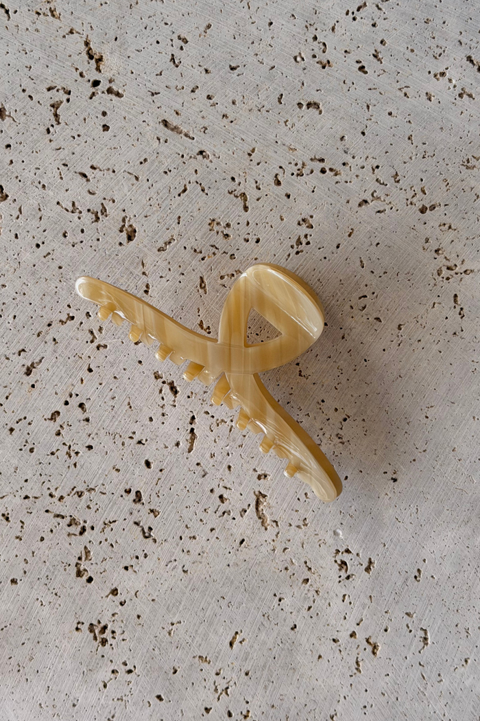 Milani Acetate Loop Hair Claw Clip - Caramel - The Self Styler