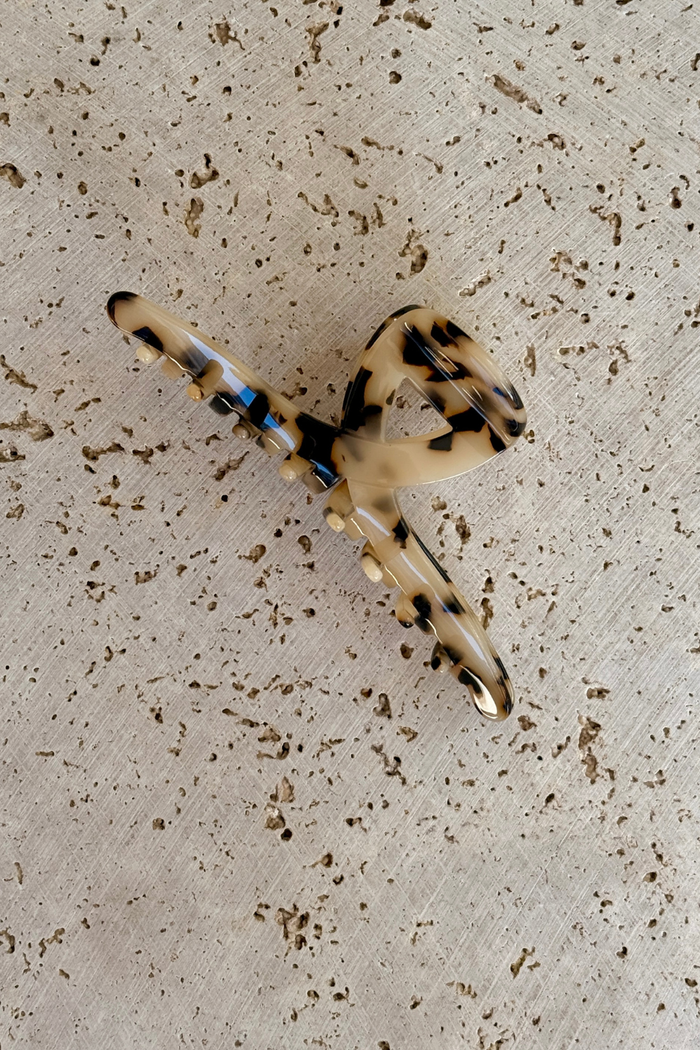 Milani Acetate Loop Hair Claw Clip - Light Tort - The Self Styler