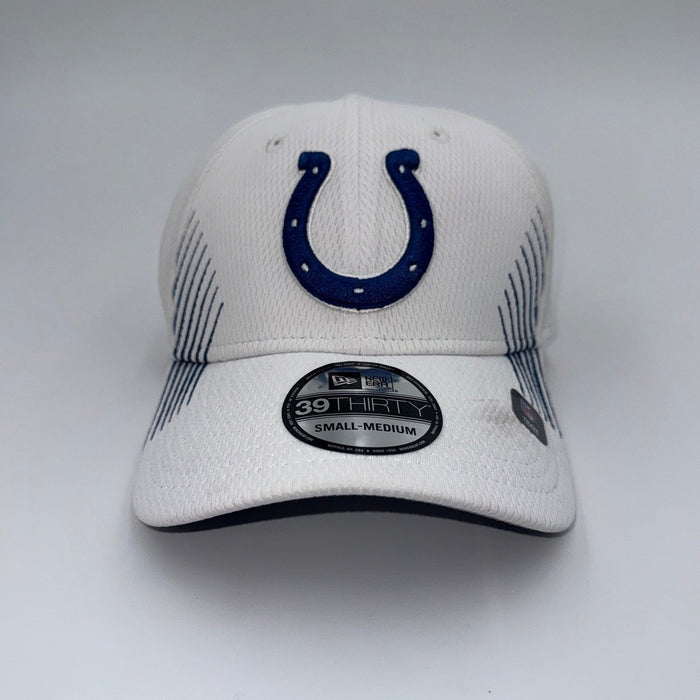 NFL New Era 39THIRTY Indy Colts hat in S/M, navy blue with team logo, structured baseball cap for fans and sports enthusiasts.