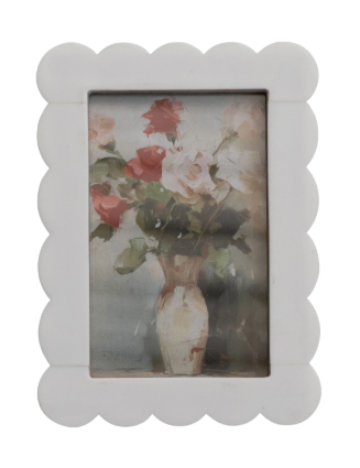 SCALLOPED PICTURE FRAME