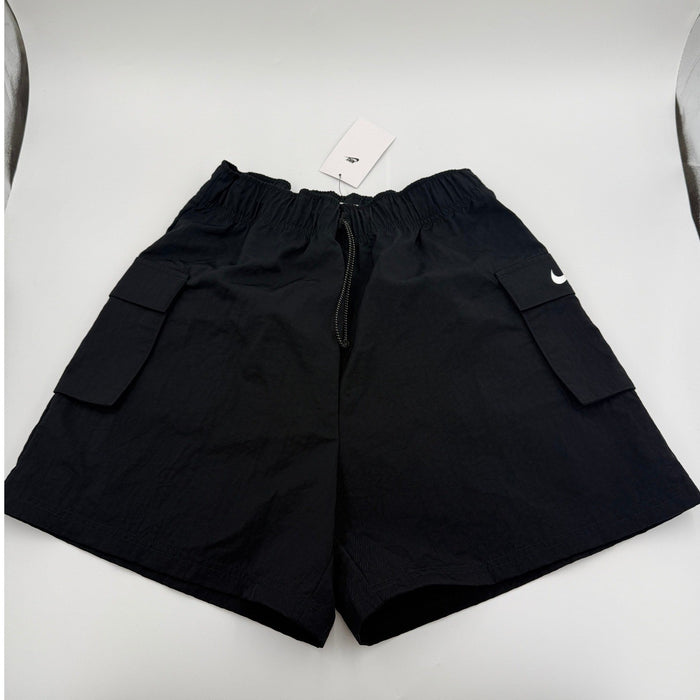 Nike Sportswear Essential women's woven high-rise shorts in medium size, featuring a comfortable fit and stylish design.
